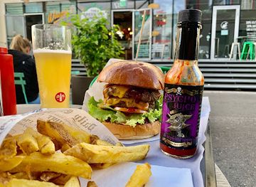 switzerland/lausanne/flon/restaurant/the-green-van-company-lausanne-burgers-maison