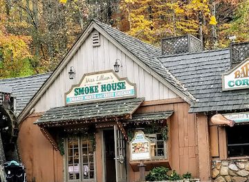 tennessee/dollywood/restaurant/miss-lillian-s-smoke-house