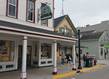 michigan/mackinac-island/restaurant/mighty-mac-hamburgers
