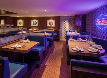 singapore/orchard-road/restaurant/blue-label-pizza-wine