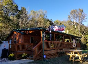 ohio/hocking-hills/restaurant/capt-ron-s-pirate-pizza