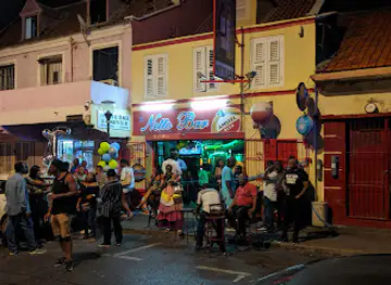 Z-kung fu BAR & RESTAURANT