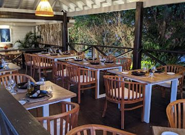 antigua-and-barbuda/shirley-heights-lookout/restaurant/casa-roots-beach-food-drinks