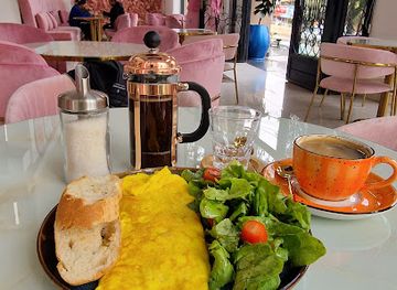 ethiopia/kaffa/restaurant/la-vie-en-rose-addis