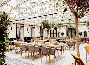 spain/madrid/sol/restaurant/cafe-de-la-plaza-patio