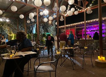 texas/houston/montrose/restaurant/traveler-s-table