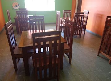 zimbabwe/hwange-national-park/restaurant/four-fingers-book-cafe