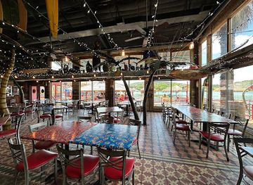 texas/austin/restaurant/hula-hut