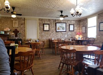 texas/enchanted-rock-state-natural-area/restaurant/der-lindenbaum