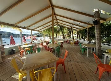 antigua-and-barbuda/barbuda/restaurant/loose-cannon-beach-bar