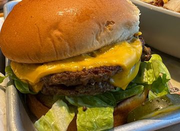 nebraska/norfolk/restaurant/wahlburgers-hy-vee