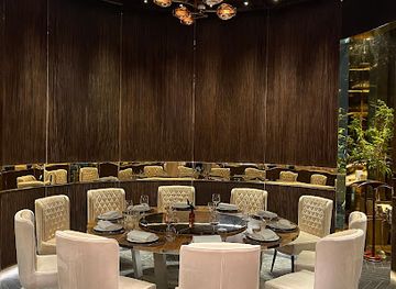 kazakhstan/nur-sultan/restaurant/selfie