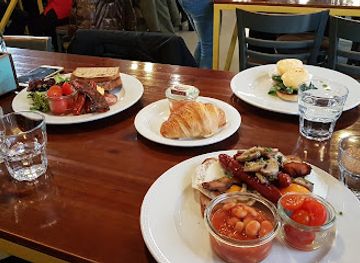 hungary/hansag/restaurant/cirkusz-cafe