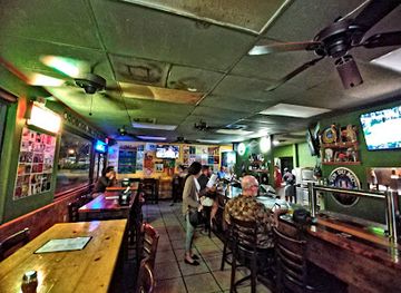 florida/tampa/seminole-heights/restaurant/hampton-station-pizza-beer-records