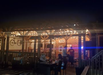 canada/interlake-region/restaurant/treble-s-beach-bar-grill