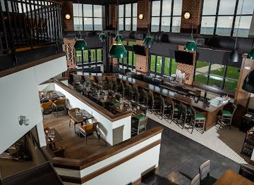 pennsylvania/lake-erie/restaurant/bay-house-oyster-bar-restaurant