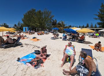 the-bahamas/lucaya/restaurant/bertha-s-blue-dinghy