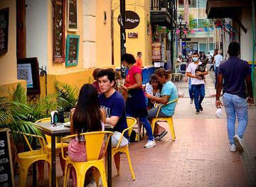 colombia/santa-marta/restaurant/la-muzzeria