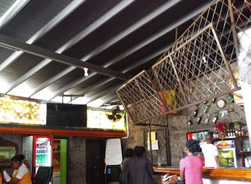 saint-vincent-and-the-grenadines/mustique/restaurant/pirate-pub-food-court