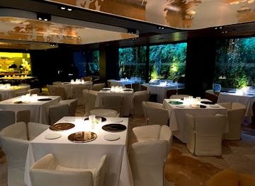 spain/catalonia/restaurant/moments