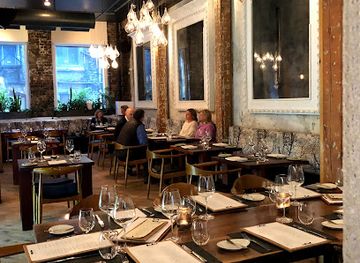 canada/central-canada/restaurant/woods-restaurant-bar