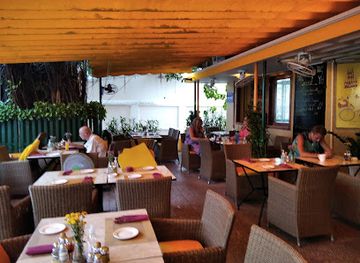 vietnam/vung-tau/front-beach/restaurant/bistro-nine