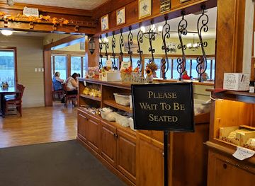 indiana/the-hoosier-national-forest/restaurant/stoll-s-lakeview-restaurant