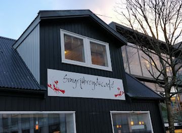 faroe-islands/vagar/restaurant/smyrjibreyosbuoin