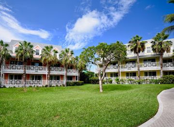 the-bahamas/harbour-island/restaurant/valentines-resort-marina