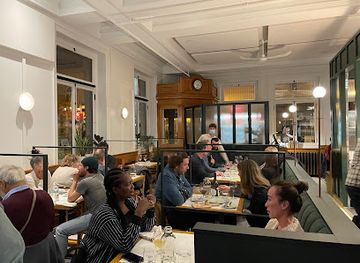 canada/quebec-city/saint-roch/restaurant/le-clocher-penche