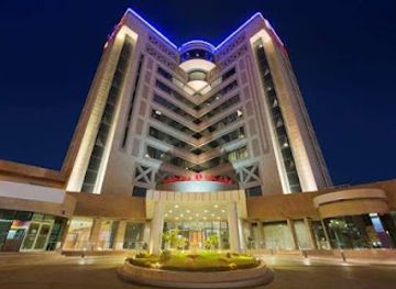 saudi-arabia/al-qassim/restaurant/ramada-by-wyndham-al-qassim