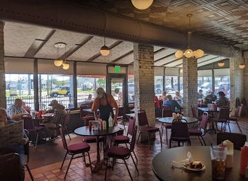 florida/pensacola/restaurant/captain-joey-patti-s-seafood-saloon