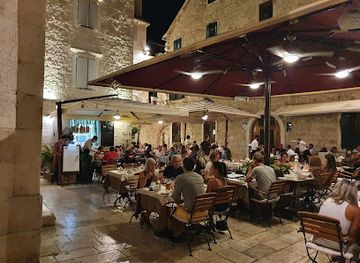 croatia/split/old-town/restaurant/portofino