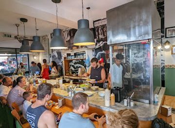 israel/tel-aviv/carmel-market/restaurant/shmuel