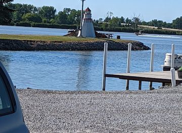 ohio/lake-erie-islands/restaurant/lagoon-saloon