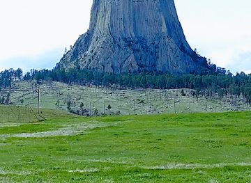 wyoming/devils-tower-national-monument/restaurant/the-diamond-bar-at-devils-tower