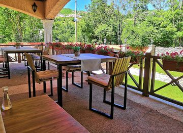 montenegro/cetinje/restaurant/zamak-u-dolini-bogova