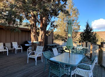 oregon/smith-rock-state-park/restaurant/smith-rock-resort