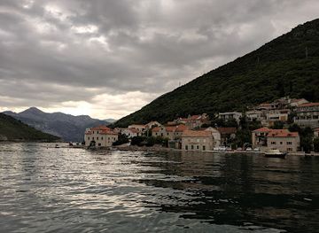 montenegro/kotor-bay/restaurant/luna-rossa
