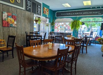 wisconsin/devil-s-lake-state-park/restaurant/the-green-vine