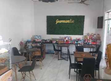 madagascar/menabe/restaurant/gourmandise-snack-restaurant-shopping