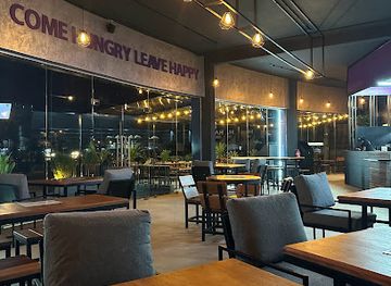 gabon/akanda-national-park/restaurant/hama-burger-n-co