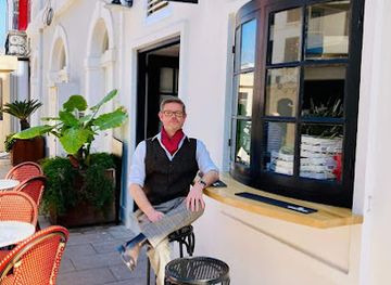gibraltar/rosia-bay/restaurant/pickwicks-bistro