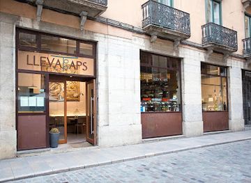 spain/girona/barri-vell-old-town/restaurant/llevataps