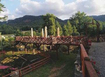 poland/stolowe-mountains/restaurant/gory-i-osci-smazalnia-pstraga