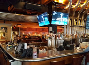 arizona/phoenix/glendale/restaurant/yard-house