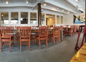 michigan/west-michigan/restaurant/sandy-point-beach-house