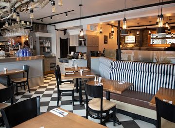 canada/quebec-city/old-quebec/restaurant/cochon-dingue-champlain