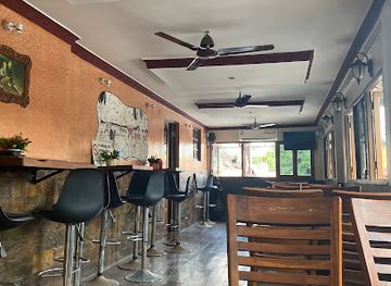 india/panaji/restaurant/crossroads-bar-restaurant