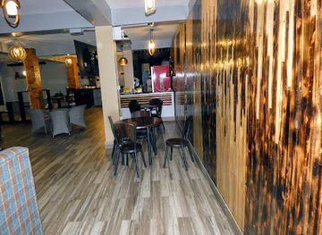 rwanda/musanze-caves/restaurant/amikus-coffee-pizza